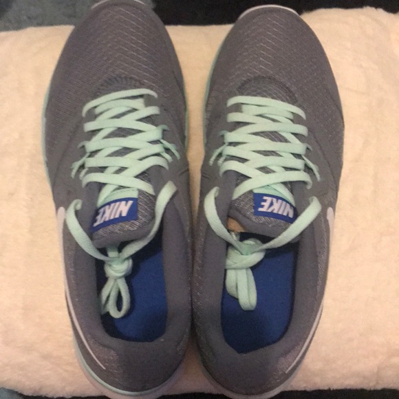 Gray Nike sneakers - Picture 1 of 4